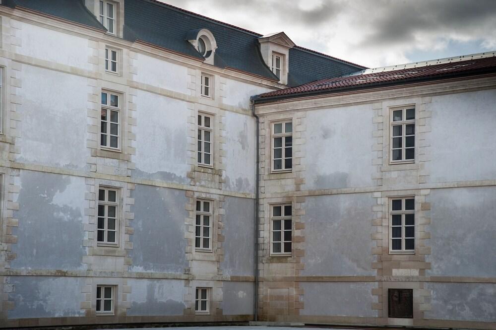 Residence De L'Arsenal Royal - Meubles De Tourisme Rochefort  Exterior photo